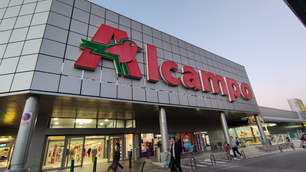 Alcampo tiene una baliza V16 con su propia app y ofrece cobertura a través de Orange