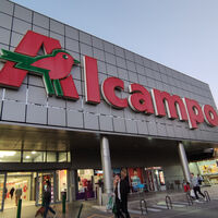 Alcampo tiene una baliza V16 con su propia app y ofrece cobertura a través de Orange 