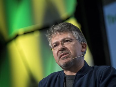 Apple le roba a Google una de sus piezas primordiales: su jefe de inteligencia artificial