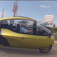 El concepto de moto eléctrica cerrada vuelve a la carga con la MonoRacer: 240 km/h de velocidad punta, maletero y 80.000 euros