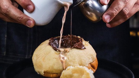 Chilacayote: el local en Irapuato que vende una concha rellena de chocolate caliente que vale la pena el viaje