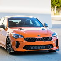 El KIA Stinger se pinta de naranja para el SEMA y estará acompañado por dos autos más
