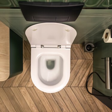 Con esta bomba de limpieza casera podrás limpiar el váter sin tocarlo: ideal para que no nos dé pereza limpiarlo 