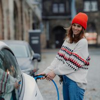 Se los quitaban de las manos: Francia ha tenido que cancelar su plan del coche eléctrico a 100 euros por exceso de demanda