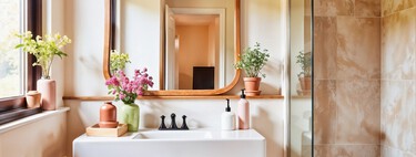 Si te has aburrido de ver el baño siempre igual, Leroy Merlin tiene la solución para cambiar el suelo sin obras, de forma rápida y sin dejarte un dineral 