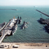 El mismo día que EEUU amenazó a España y dijo que no necesitaba la base de Rota, EEUU invirtió 13 millones en ampliar la base de Rota