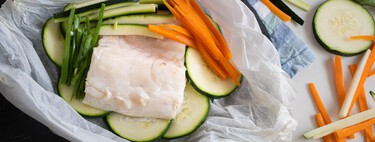 Receta de merluza al papillote, la opción más sana y ligera para disfrutar del pescado