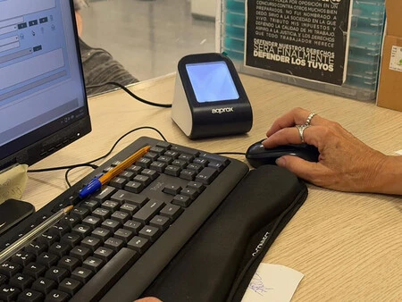 Lector de códigos QR para leer la identificación de miDNI