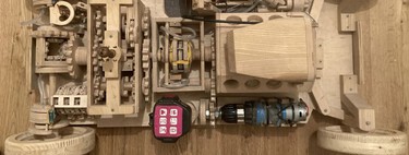Mejor que LEGO Technic: alucina con el vídeo de este coche de madera con motor V8 hecho pieza por pieza  