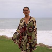 Cinco vestidos midi y largos de Zara que parecen de lujo: muy elegantes, cómodos y perfectos para primavera 2026 