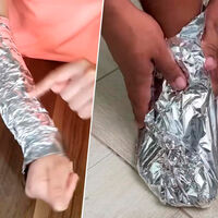 Aunque parezca mentira, envolverse el brazo o la pierna en papel albal para aliviar el dolor no es una buena idea