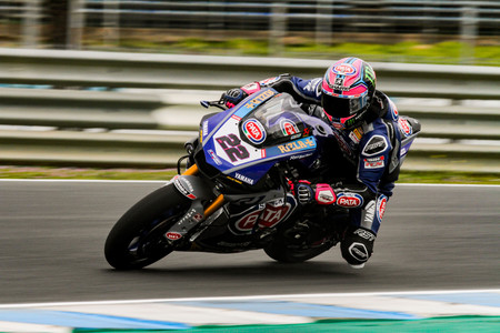 Alex Lowes lidera el primer día de test en Jerez con Álvaro Bautista 9º en el debut de María Herrera