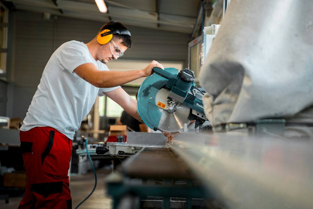 Trabajar ya no evita que el 30% de los jóvenes estén en riesgo de pobreza y hemos encontrado el motivo: la vivienda