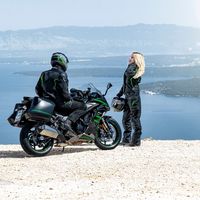 La Kawasaki Ninja 1000SX releva a la Kawasaki Z1000SX con un nuevo diseño y mejoras en la electrónica