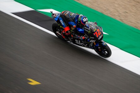 Marco Bezzecchi sorprende en Silverstone para batir a Jorge Navarro y aferrarse al mundial de Moto2