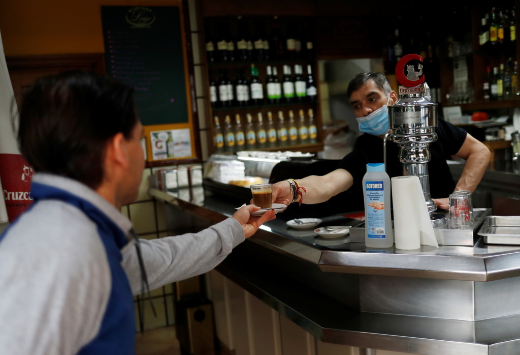 ¿DNI para entrar en bares y restaurantes? De momento, solo en discotecas, pubs y salones de banquetes de algunas comunidades