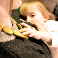 ¿Pero qué tiene que ver la crianza con apego con dar homeopatía, no vacunar y no dar leche?