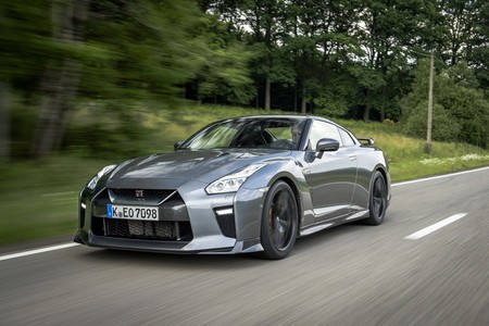 Nissan asegura que todos sus coches cumplen con los límites de emisiones en Japón... menos el GT-R