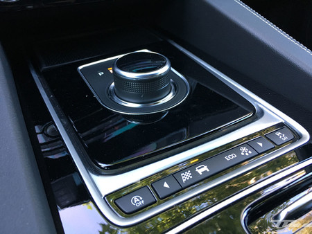 Jaguar F-PACE selector marchas interior