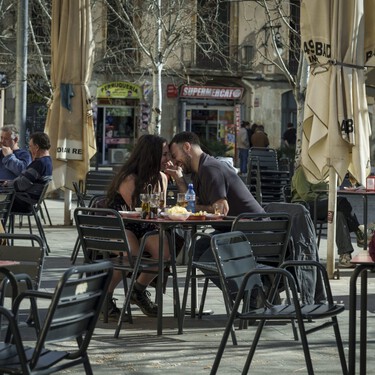 Movistar+ estrena hoy la miniserie producida por Los Javis: un honesto viaje generacional por la maternidad y la precariedad de la Generación Z 