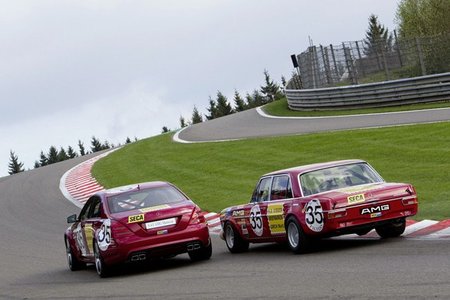 Mercedes-Benz S 63 AMG Thirty-Five contra el Mercedes-Benz 300 SEL 6.8 AMG