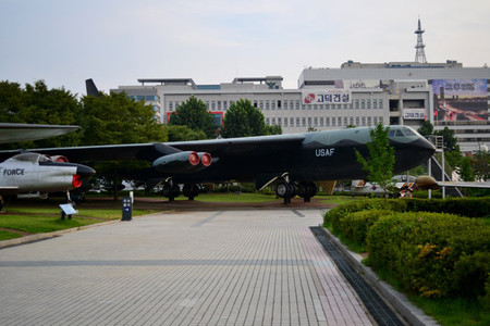 b52