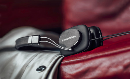 Bowers & Wilkins P3 Series 2, unos auriculares de aspecto clásico que podrás guardar en cualquier parte