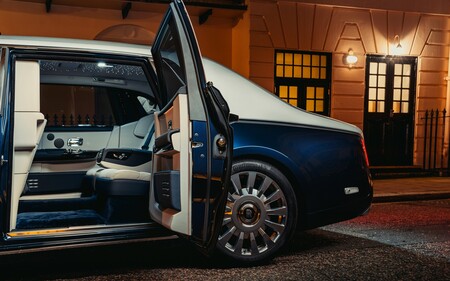 Rolls-Royce introduce 'Privacy Suite', un habitáculo que representa el epítome del exceso y la privacidad