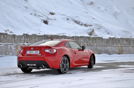 Toyota GT86, probamos este pequeño diablo de la carretera: interior y equipamiento
