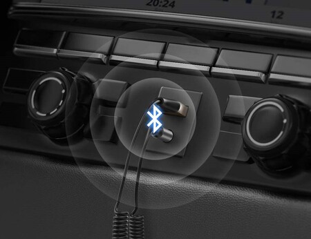 Este pequeño dispositivo permite tener Bluetooth en el coche a través del smartphone y de forma económica