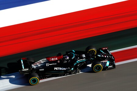 ¡Brutal! Lewis Hamilton logra su victoria 100 en la Fórmula 1 gracias a la lluvia y Carlos Sainz se sube al podio