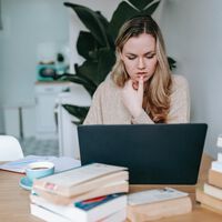 Los trucos definitivos de Harvard para eliminar distracciones mientras estudias y disparar la productividad