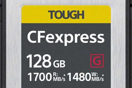 Nuevo lector y tarjeta de memoria CFexpress de Sony en desarrollo con altas velocidades de transferencia
