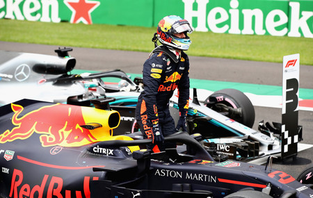 Red Bull se mete en la lucha por la victoria en México y Ricciardo echa gasolina en su duelo con Verstappen
