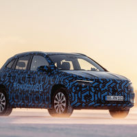 El Mercedes-Benz EQA, una clase de GLA eléctrico, ya se asoma en estas fotos con camuflaje