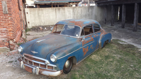 Es tendencia: compraventa de coches 'vintage' en su salsa (de óxido)