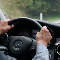 Los cambios de la DGT: nuevos plazos para renovar el carnet en mayores de 65 años o seguro obligatorio para patinetes eléctricos