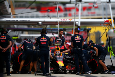 Red Bull Gp Rusia Box Daniil Kvyat 2016