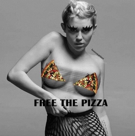 Miley Cyrus y Chelsea Handler siguen enseñando pechote por #FreeTheNipple