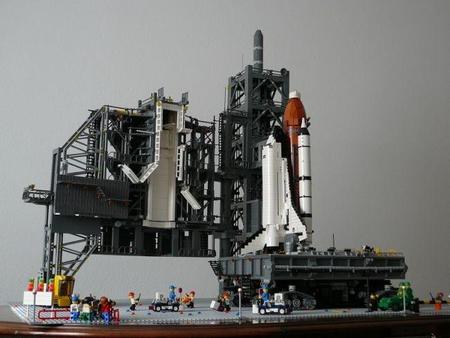 La plataforma de lanzamiento del Shuttle en Lego