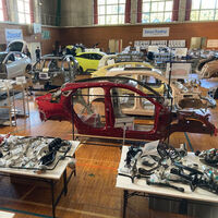 Uno de los mayores estudios de ingeniería del mundo desvela el secreto de los coches chinos para ser tan baratos: cinta adhesiva para el techo y otros plásticos baratos para fabricar