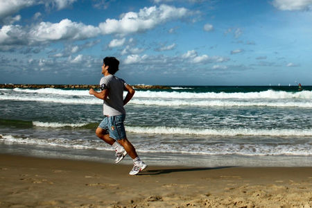 Apúntate a las actividades playeras y conserva el cuerpo en forma