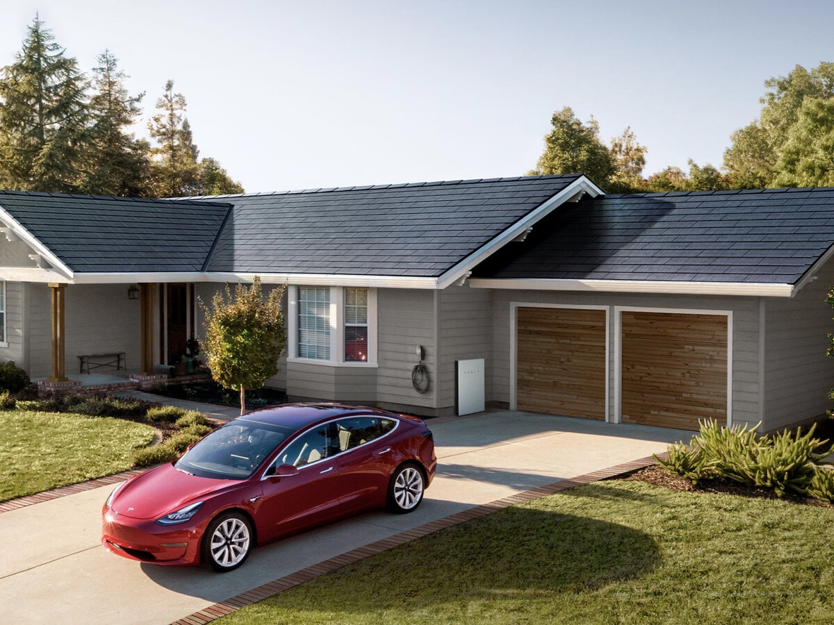 Ya está aquí la tercera generación del techo solar de Tesla: ligeramente  más barato y con un solo diseño, pero con la misma eficiencia