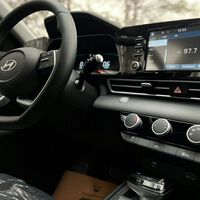 “Es un coche, no un teléfono": tanta pantalla está siendo un problema para los autos y cada vez más marcas lo ven claro: la mejor solución es regresar a los botones físicos
