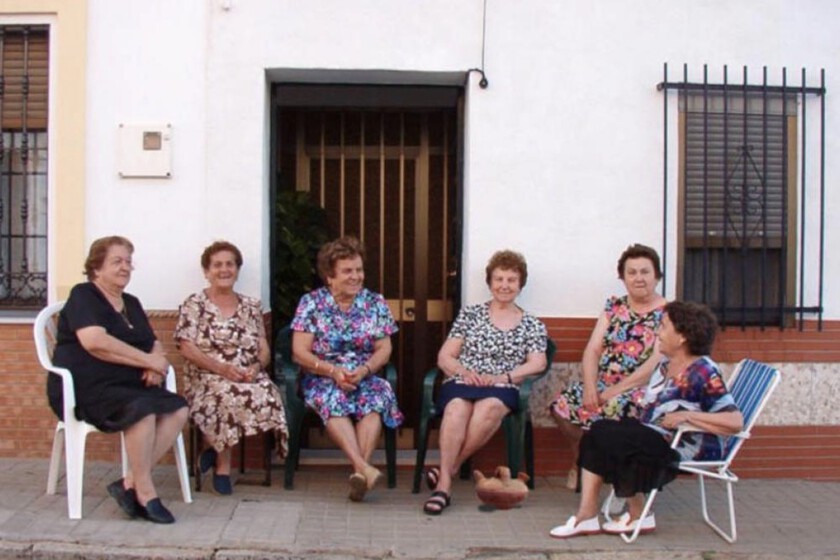 Vecinas en la calle