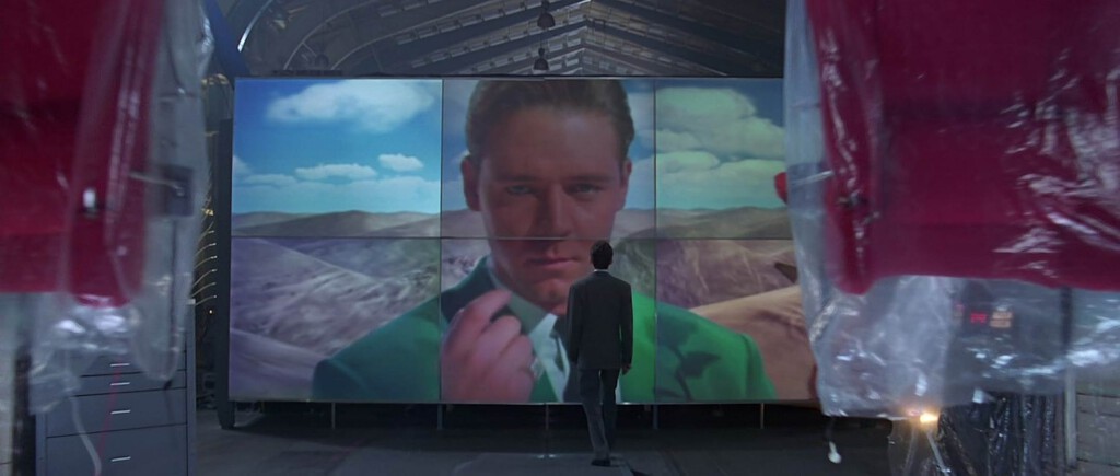 El cara a cara entre Denzel Washington y Russell Crowe que pudo adelantarse a ‘Matrix’. Hoy en TV, una fascinante película de ciencia ficción y acción policial