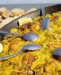 Los japoneses aprenden a cocinar una auténtica paella valenciana