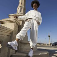 Nike tiene la ropa deportiva más barata para ponerte en forma: rebajas de hasta un 40% en camisetas, pantalones y más  