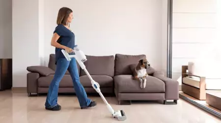 Este aspirador Cecotec rebajado y con tecnología 360 nos ayudará a limpiar en profundidad todos los rincones de la casa