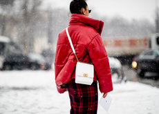 El street style de PFW se cubrió de nieve, inspirándonos para vestir con estilo hasta en días de frío 